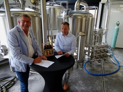 Hert Bier en Van de Mheen Foodservices tekenen overeenkomst
