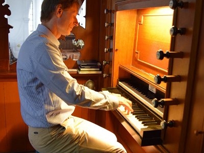 Vincent van Laar speelt derde orgelconcert in Harderwijk