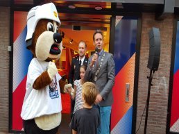 Unieke pop-up store van de brandweer in de binnenstad van Harderwijk geopend (video)