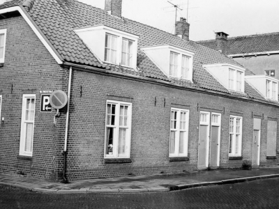 Herinner je je Harderwijk: oude foto hoek Waltorenstraat en de Kuipwal 