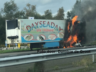 Vrachtwagen in de brand op de A28