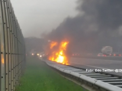 Auto in de brand op A28 richting Zwolle.