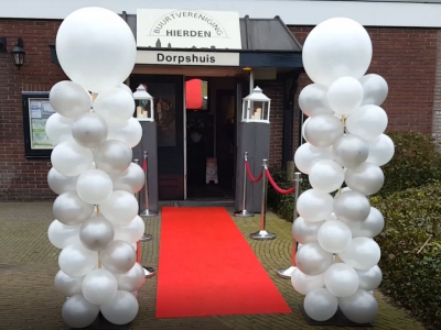 Bruidsshow tijdens 'Trouwidee' in het Dorpshuis Hierden (Video)