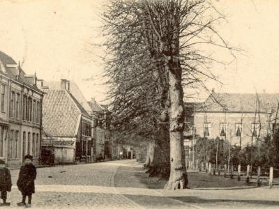 Herinner je je Harderwijk: oude foto van Kerkplein/Vijhestraat