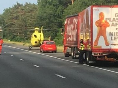 Vrachtwagens botsen op A28: weg weer deels open