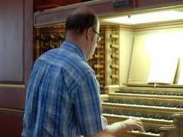 Gerben Mourik debuteert op Harderwijker orgel