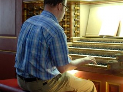 Gerben Mourik debuteert op Harderwijker orgel