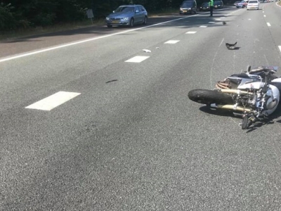 Motorrijder en automobilist naar het ziekenhuis na ongeval op A28