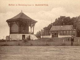 Herinner je je Harderwijk: Het Badhuis en Harmoniegebouw