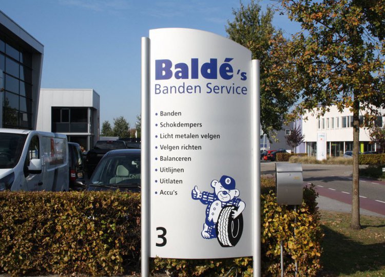 Balde's_Banden_bord.JPG