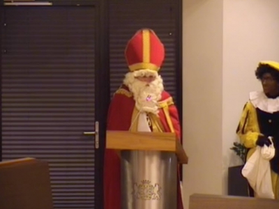 Sinterklaas breekt in bij raadsvergadering