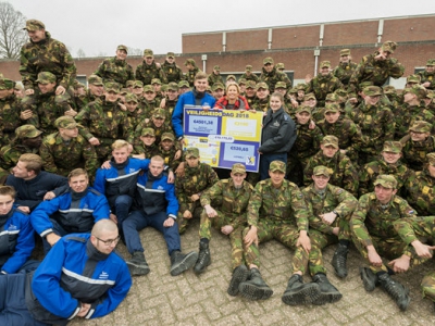 Studenten van Landstede hebben ruim 10.000 euro opgehaald voor Hulphond Nederland