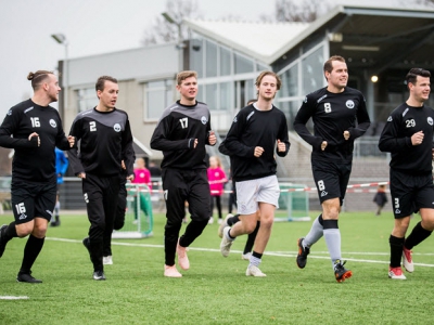 Voetbalvereniging Zwart Wit'63 overhandigt opbrengsten sponsorloop 2019