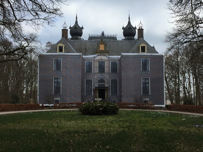 Een bijzondere uitdaging: spandoek maken voor de complete voorgevel van een kasteel!