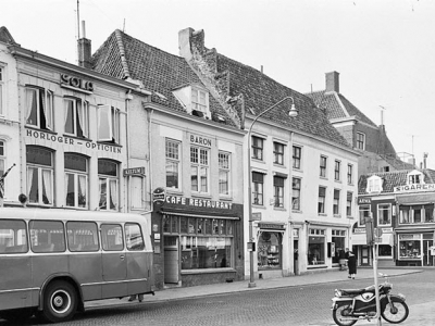 Herinner je je Harderwijk: De Markt uit 1965 en buschauffeur Frans Jansen