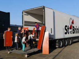 Inboedel Hotel Baars wordt door Van Loo en buur naar Slowakije gereden