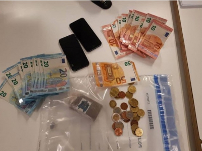 Drugshandelaar (18) met flinke portemonnee opgepakt in Harderwijk