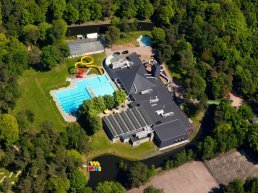 Bosbad Putten viert jubileum met groots ‘zwemfeestje’