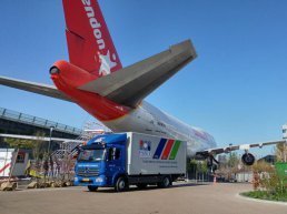 Februari 2019 is de gepensioneerde Boeing 747 met transport van Schiphol naar de tuin van het Corendon Village Hotel in Badhoevedorp gebracht