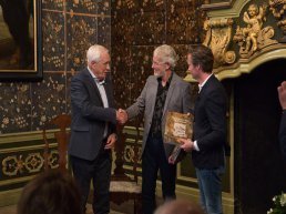 Bijzonder boek markeert officiële opening oude Stadhuis