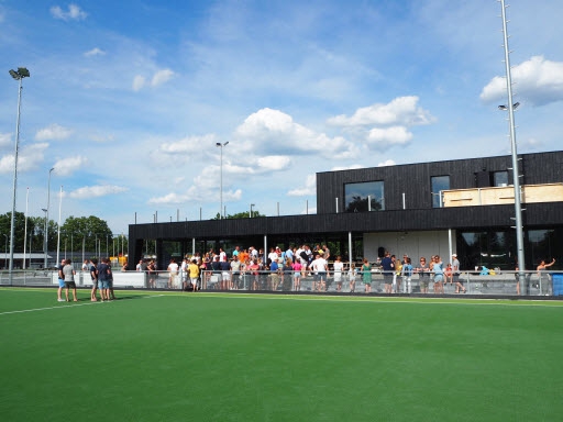 Mooi openingsfestival bij Hockeyclub de Mezen