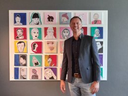 Leerlingen maken samen groot schilderij