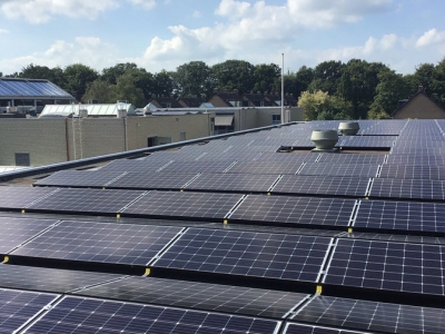 960 Zonnepanelen operationeel op het dak van RSG Slingerbos