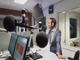 Eindejaar-Conference en Foute Party voor een goed doel!