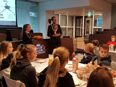 Nationaal Schoolontbijt met kinderburgemeester en burgemeester van Harderwijk