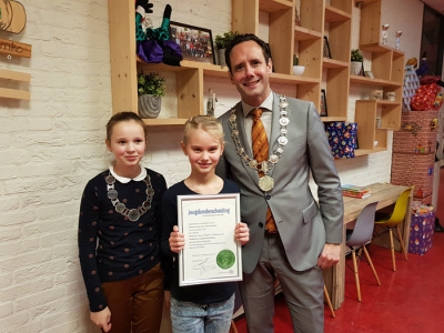 Charlene van basisschool Het Baken krijgt Harderwijks Jeugdlintje 2019