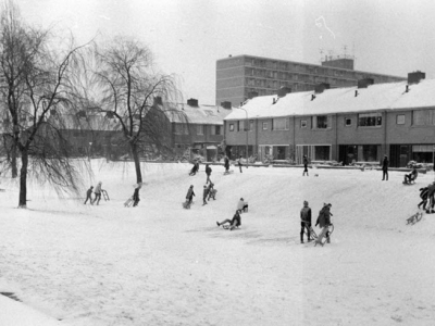 Herinner je je Harderwijk: schaatsen op de vijver aan de Couperuslaan