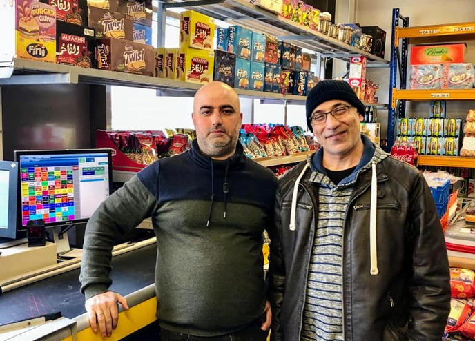 Veluwse statushouders beginnen multiculturele supermarkt Al Madinah in Harderwijk