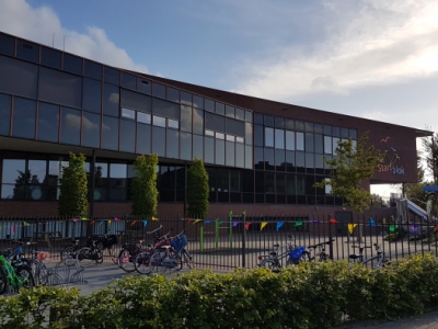 YES! De basisscholen in Harderwijk en Hierden zijn weer open. En zo ziet dat eruit:
