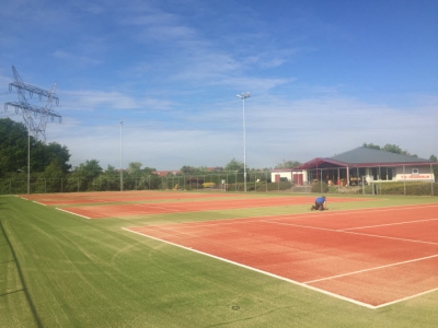 Vervanging kunstgrasbanen en hekwerk Tennisvereniging Frankrijk