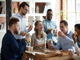 Fundustry geeft gratis borrelboxen weg in Harderwijk