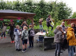 Lawaai opvrolijktocht van het Kindercollege Harderwijk