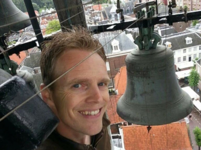Vermaarde beiaardier Reitsma bespeelt Harderwijks carillon