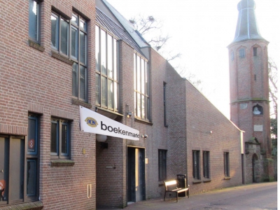 Lionsboekenmarkt boven in de oude bieb Harderwijk