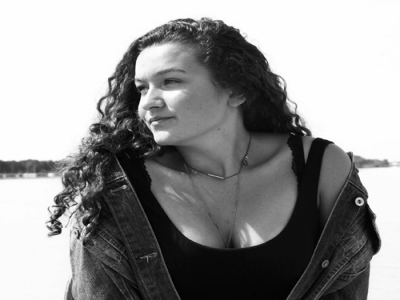 ​Noïah-Faye (18) uit Harderwijk schrijft eigen nummer: 'Ik zing al sinds ik kan praten'