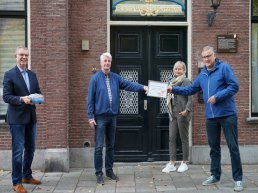 Vrienden van St Jansdal bedankt sponsoren voor VR-bril op unieke wijze