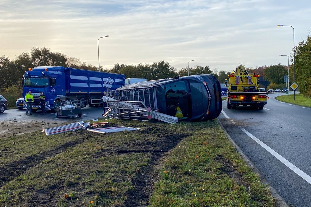 Donderdagmorgen 29 oktober rond 9.00 uur heeft er een aanrijding plaatsgevonden tussen een vrachtwagen en een bestelbus met aanhanger op de Ceintuurbaan ter hoogte van de afrit A28 in Harderwijk. Meer info:. .