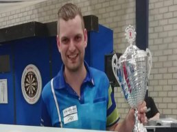 Daverende stunt Hierdense Martijn Kleermaker op EK Darts