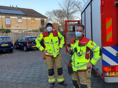 ​De kat van Evelien werd gered door de Brandweer Harderwijk: 'Wat een toppers zijn het'