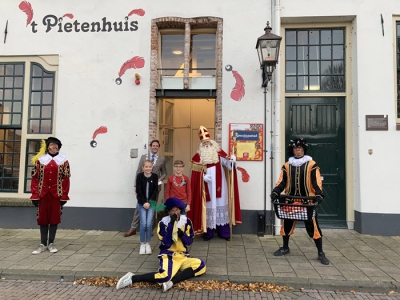 Sinterklaas welkom geheten in Sinterklaasstad Harderwijk