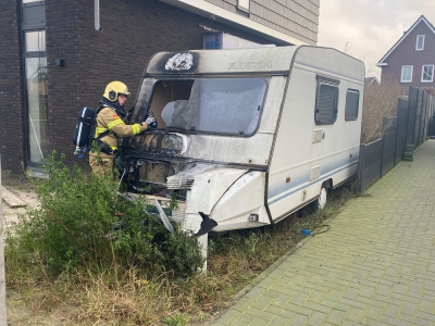 Door fopvuurwerk brand ontstaan in caravan in Harderwijk