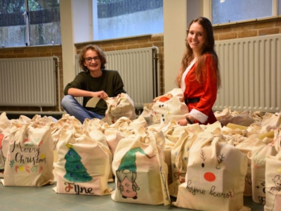 Leerlingen CCNV Harderwijk maken kerstpakketten voor de voedselbank