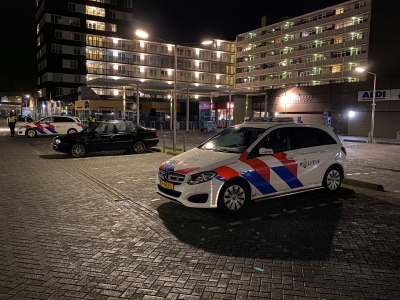 Politie aanwezig bij winkelcentrum Stadsdennen in Harderwijk ivm mogelijke rellen