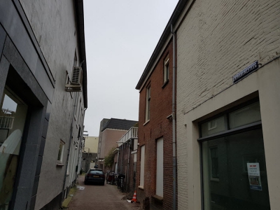 Appartement met voordeur naar stil steegje in de binnenstad van Harderwijk mag