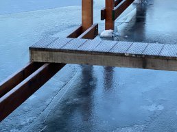 Schaatsen op grachten in het Waterfront levensgevaarlijk!