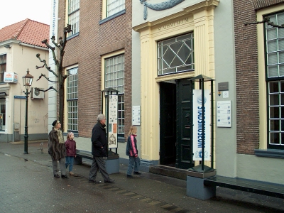 Stadsmuseum Harderwijk schenkt stad 10 bronzen kunstwerken